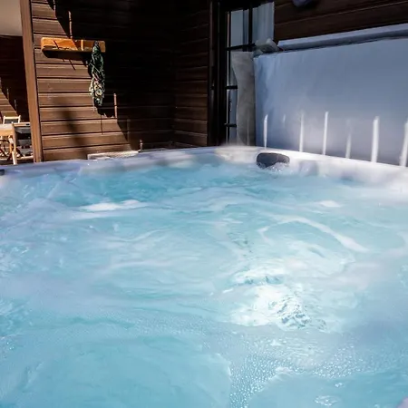 Bergzeit Family Wellness 브라운라제